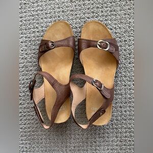 Dansko Velcro closure leather sandals 38 tan